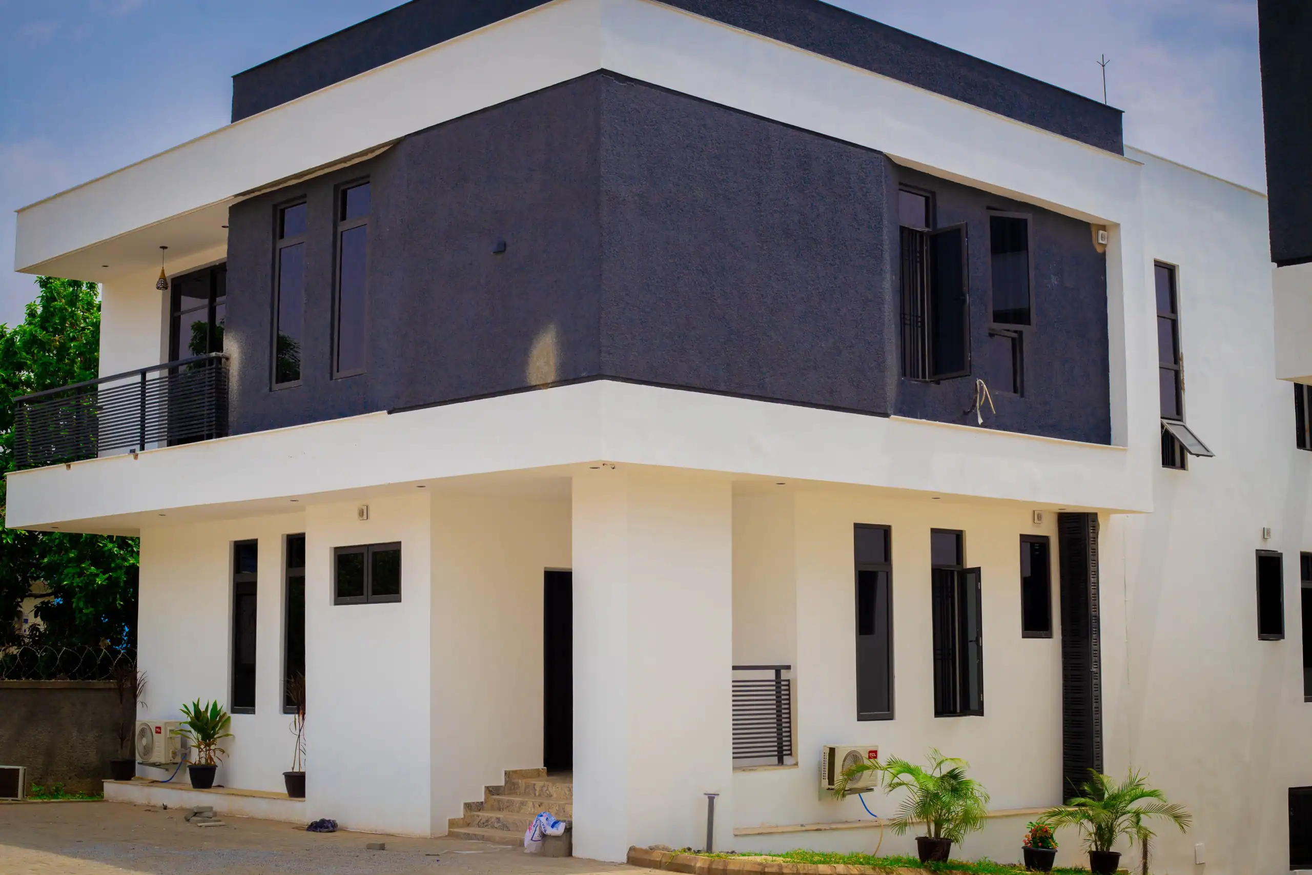 4 units of 4-bedroom detached houses