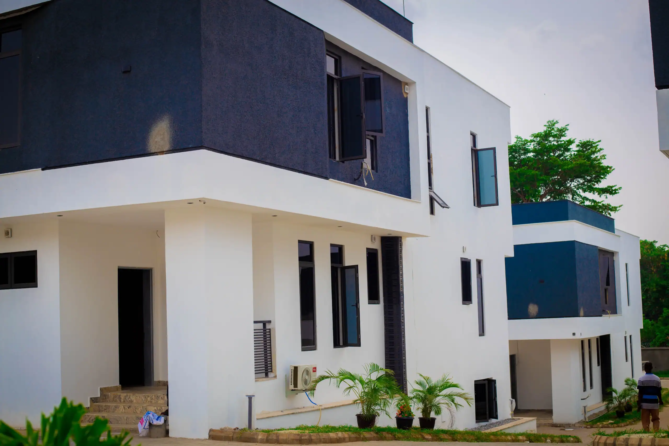 4 units of 4-bedroom detached houses